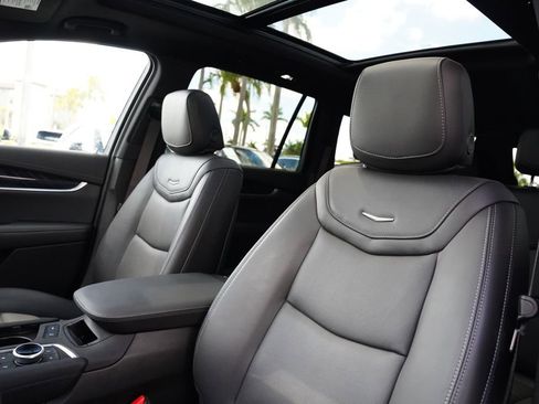 Used 2025 Cadillac XT6 Premium Luxury image 23