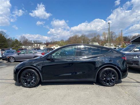 Used 2025 Tesla Model Y Long Range RWD image 2