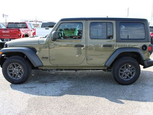 Used 2025 Jeep Wrangler Unlimited Sport AWD/4WD image 9