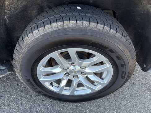 Used 2022 Chevrolet Suburban LT image 12