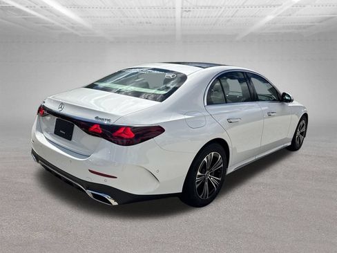 Used 2026 Mercedes-Benz E 350 4MATIC Sedan image 5
