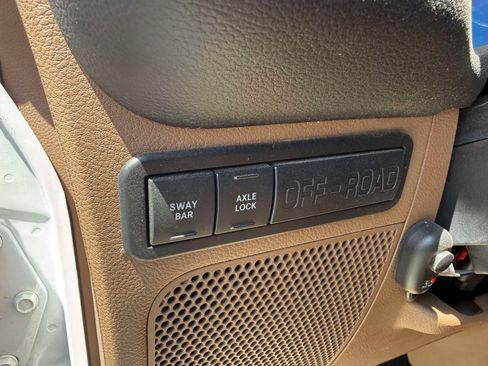 Used 2016 Jeep Wrangler Unlimited Rubicon w/ Max Tow Package AWD/4WD image 10