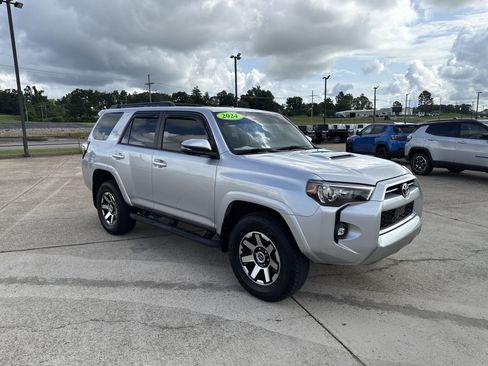 Used 2024 Toyota 4Runner TRD Off-Road Premium image 9