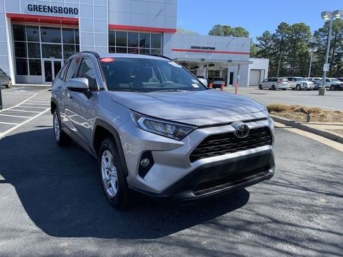 Used 2021 Toyota RAV4 XLE w/ Convenience Package image 2
