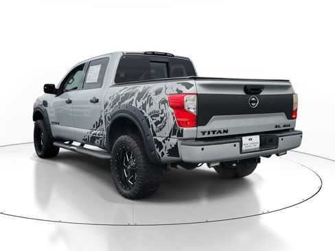 Used 2017 Nissan Titan SL image 3