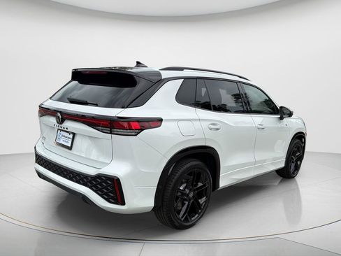New 2026 Volkswagen Tiguan SE R-Line FWD image 4