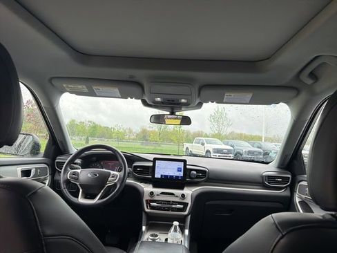 Used 2023 Ford Explorer XLT w/ Equipment Group 202A AWD/4WD image 19