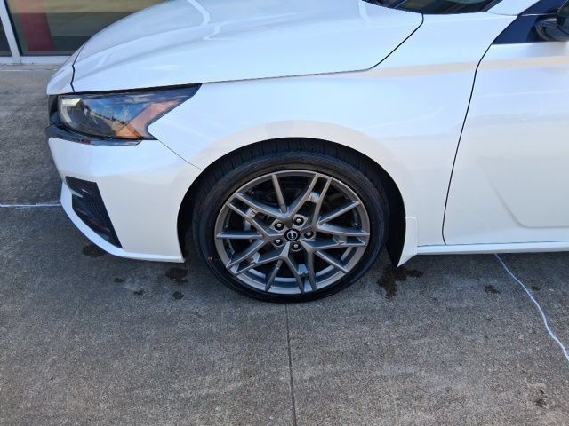 Certified 2024 Nissan Altima 2.0 SR FWD image 5