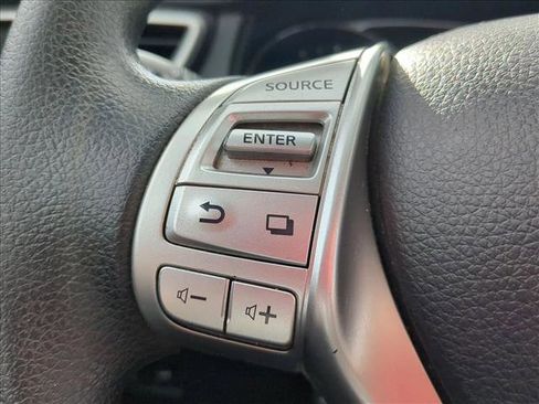 Used 2016 Nissan Rogue S image 25