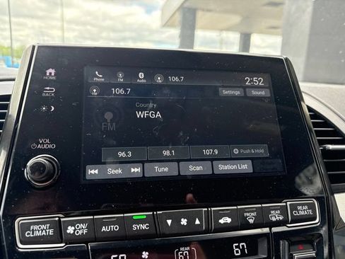 Used 2024 Honda Odyssey EX image 11