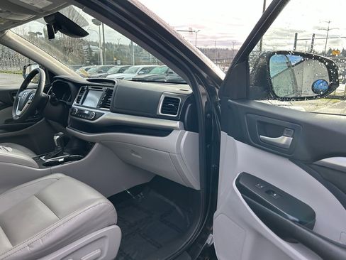 Certified 2018 Toyota Highlander XLE image 17