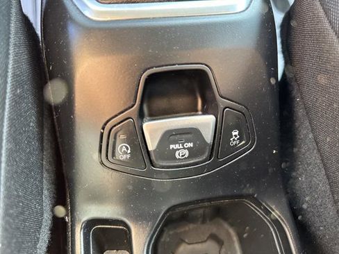 Used 2023 Jeep Renegade Altitude image 16