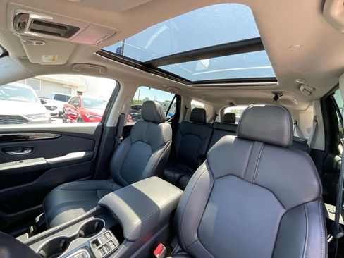 Used 2023 Honda Pilot Touring image 11