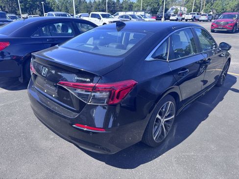Used 2023 Honda Civic Touring image 4