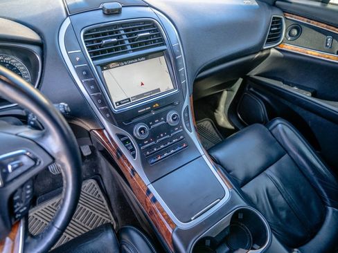 Used 2018 Lincoln MKX Reserve w/ Driver Assistance Package image 22