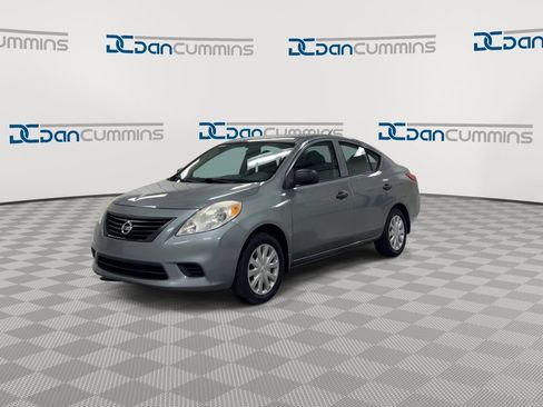 Used 2014 Nissan Versa S FWD image 4