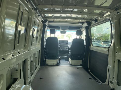 Used 2023 Mercedes-Benz Sprinter 2500 image 4