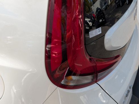 Certified 2022 Kia Soul LX w/ Technology Package image 19