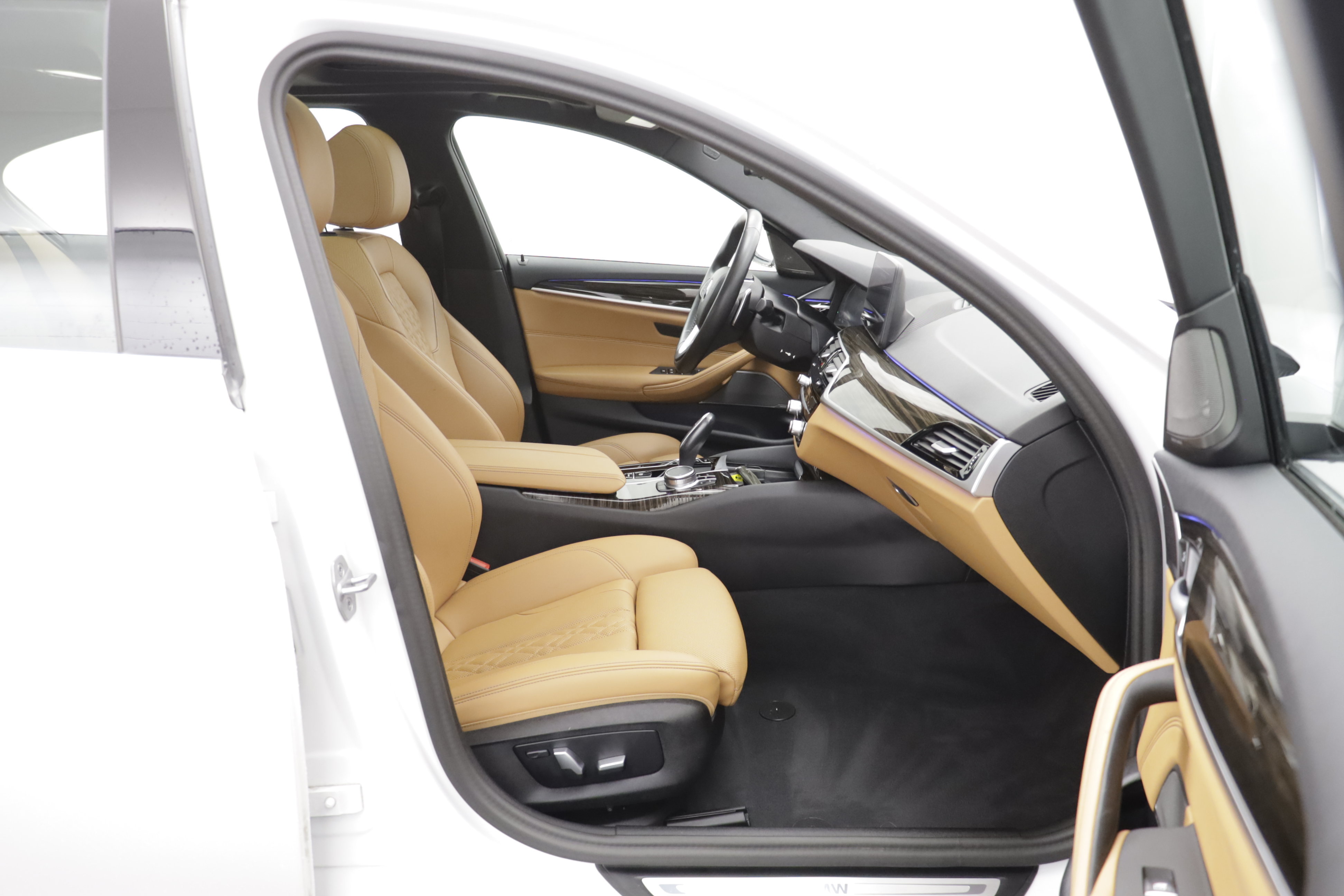 Used 2023 BMW 530i xDrive w/ Premium Package AWD/4WD image 19