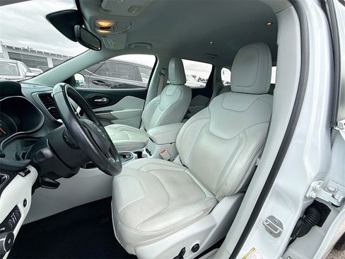 Used 2020 Jeep Cherokee Limited image 23