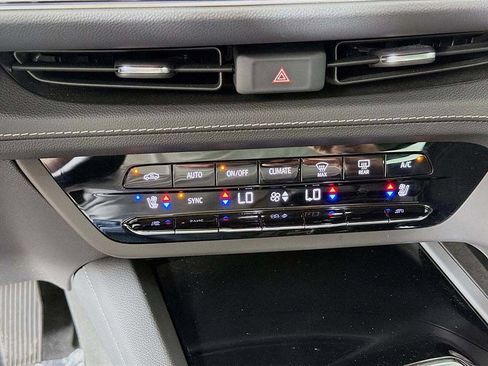 Used 2023 Buick Envision Avenir AWD/4WD image 42