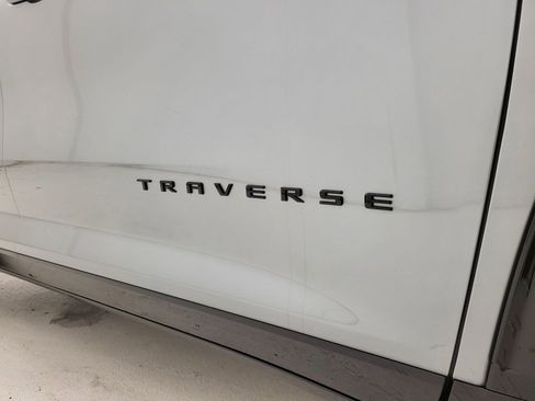 New 2026 Chevrolet Traverse RS w/ LPO, Floor Liner Package FWD image 31