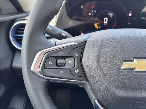 Used 2025 Chevrolet Trax LT w/ LT Convenience Package FWD image 21