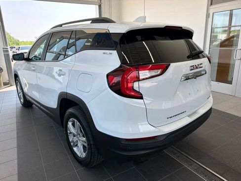 Used 2022 GMC Terrain SLE w/ Driver Convenience Package AWD/4WD image 3
