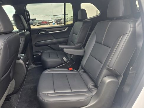 Used 2026 GMC Acadia Elevation w/ Elevation Premium Package FWD image 20