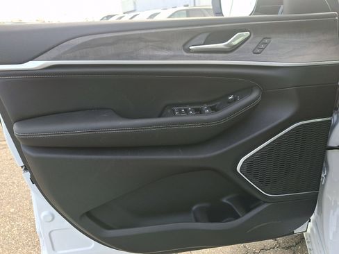 New 2026 Jeep Grand Cherokee L Limited image 10