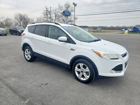 Used 2015 Ford Escape SE w/ Equipment Group 201A image 4