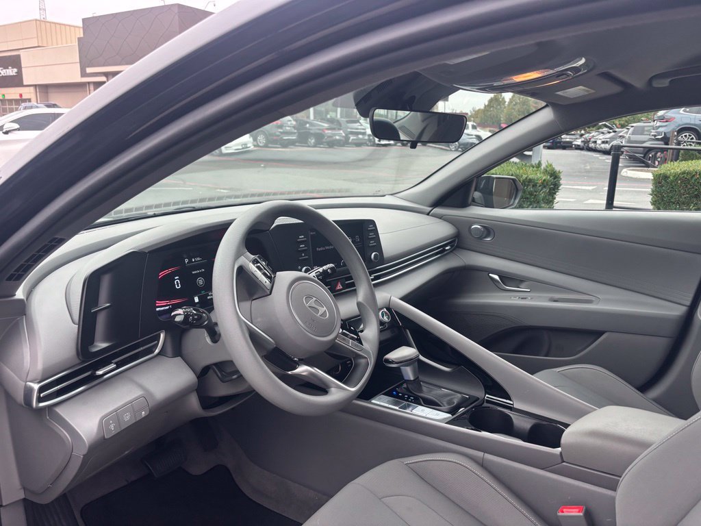 Certified 2026 Hyundai Elantra Hybrid FWD image 5