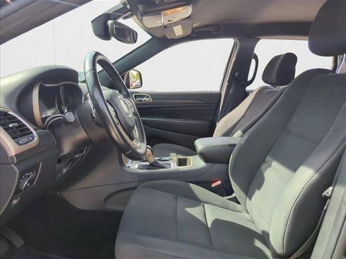 Used 2017 Jeep Grand Cherokee Laredo w/ Quick Order Package 2BE image 16