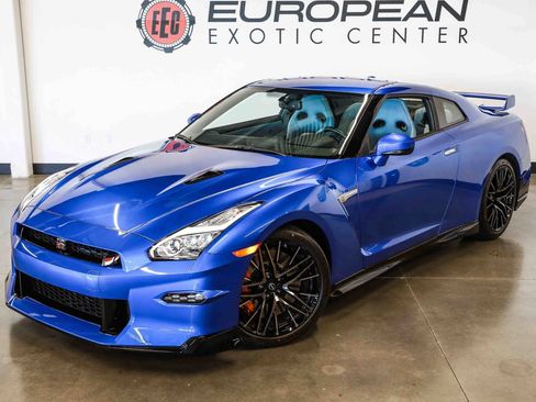 Used 2024 Nissan GT-R w/ Floor Mat Package AWD/4WD image 6