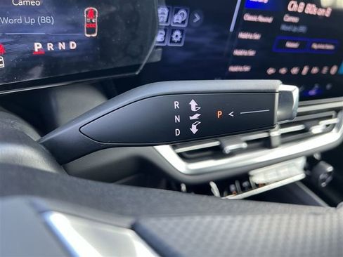 Certified 2025 Chevrolet Equinox EV LT FWD image 22