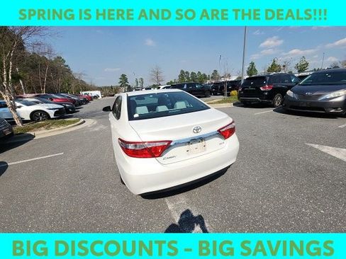 Used 2015 Toyota Camry XLE w/ Moonroof Package image 10