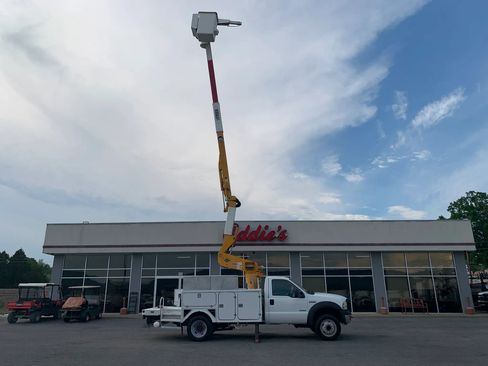 Used 2006 Ford F550 2WD Regular Cab Super Duty image 41