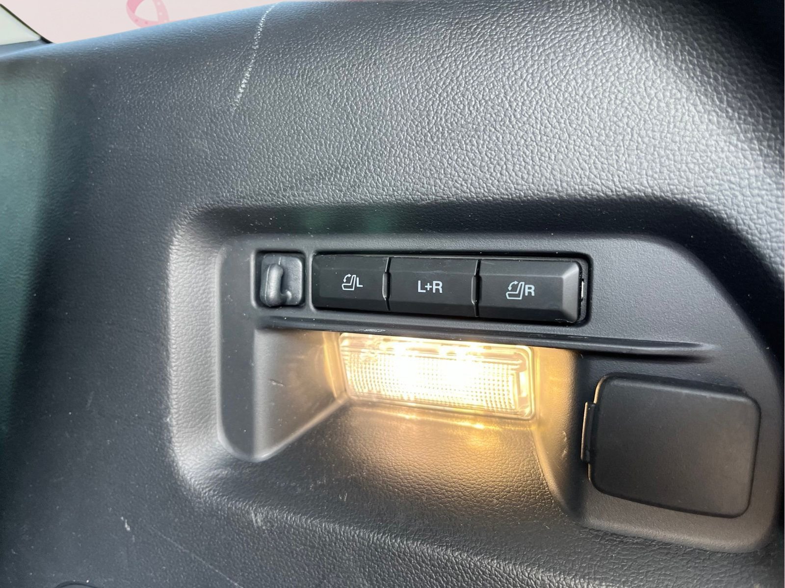 Used 2025 Ford Explorer Platinum w/ Ultimate Package AWD/4WD image 40