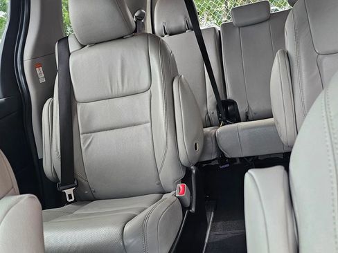 Used 2015 Toyota Sienna Limited Premium FWD image 15