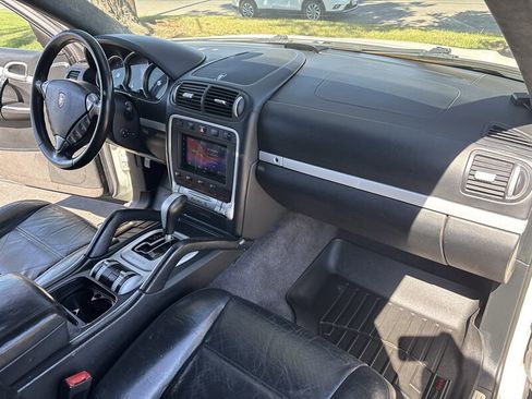 Used 2006 Porsche Cayenne Turbo S AWD/4WD image 35
