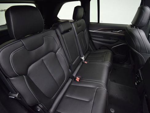 New 2026 Jeep Grand Cherokee Limited w/ Limited Altitude Package AWD/4WD image 19