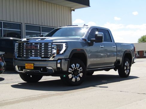 Used 2024 GMC Sierra 2500 Denali w/ Denali Reserve Package AWD/4WD image 12