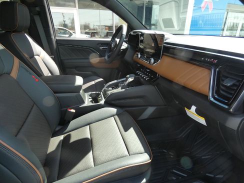 New 2026 GMC Canyon AT4 w/ Technology Plus Package AWD/4WD image 18