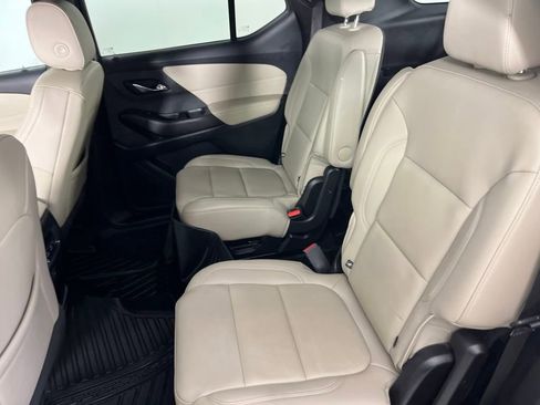 Used 2022 Chevrolet Traverse LT image 13