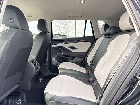 New 2026 Volkswagen Tiguan SE FWD image 14