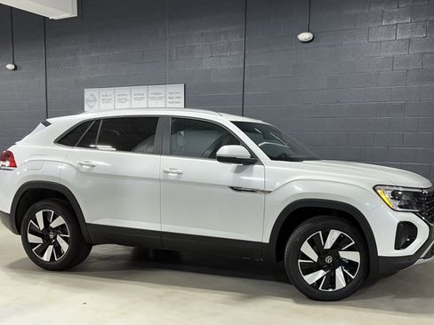 New 2026 Volkswagen Atlas Cross Sport SE AWD/4WD image 4