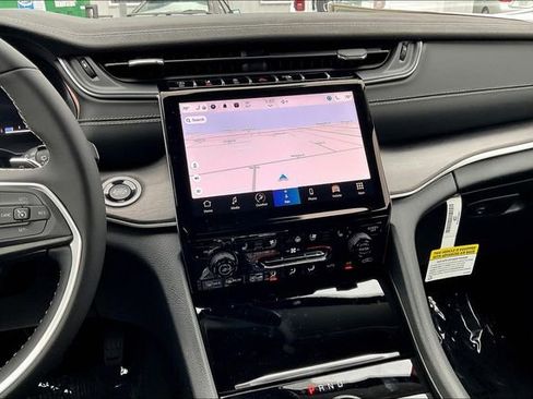 New 2024 Jeep Grand Cherokee Limited w/ Luxury Tech Group II image 7