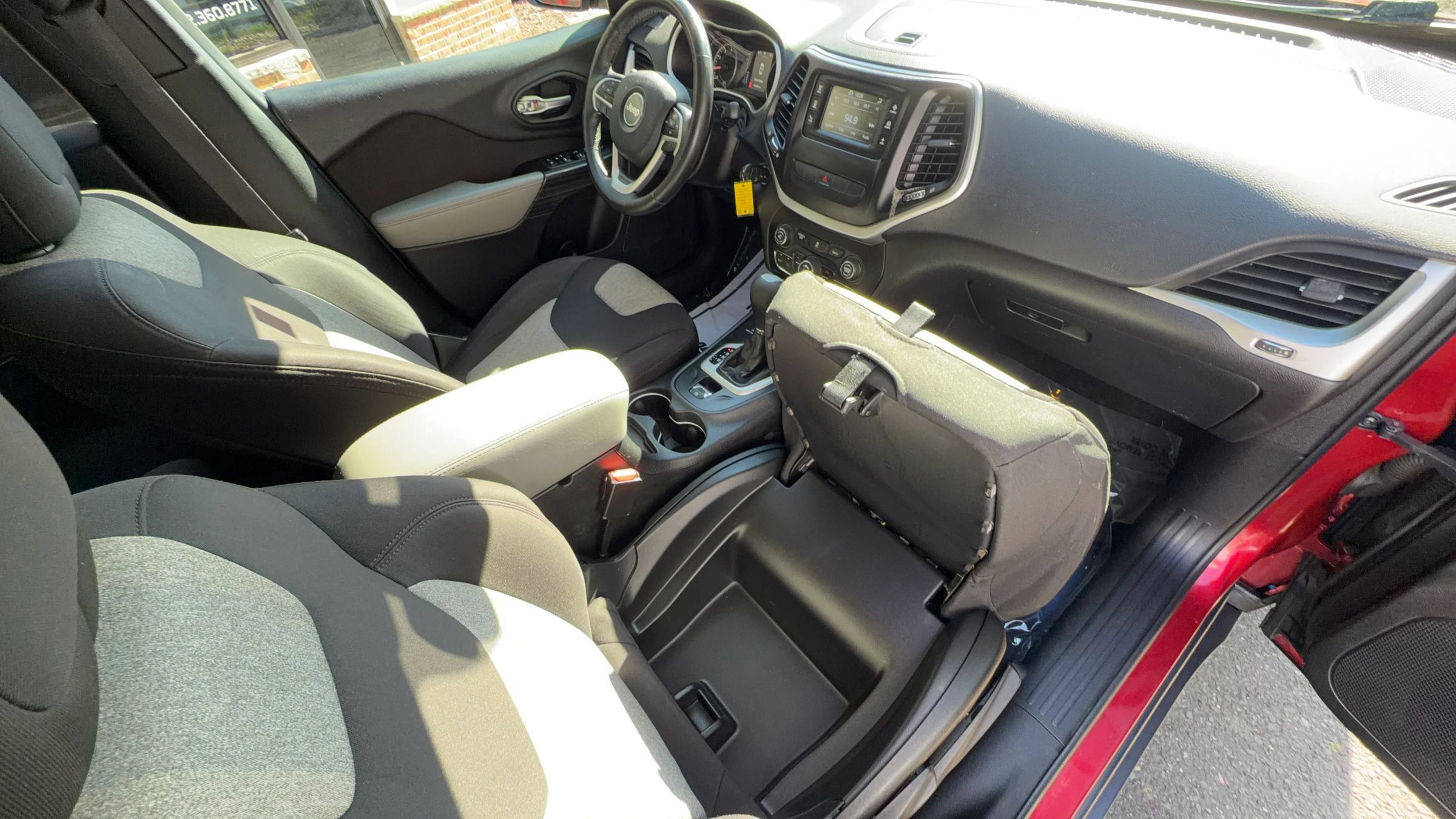 Used 2014 Jeep Cherokee Latitude w/ Cold Weather Group AWD/4WD image 32