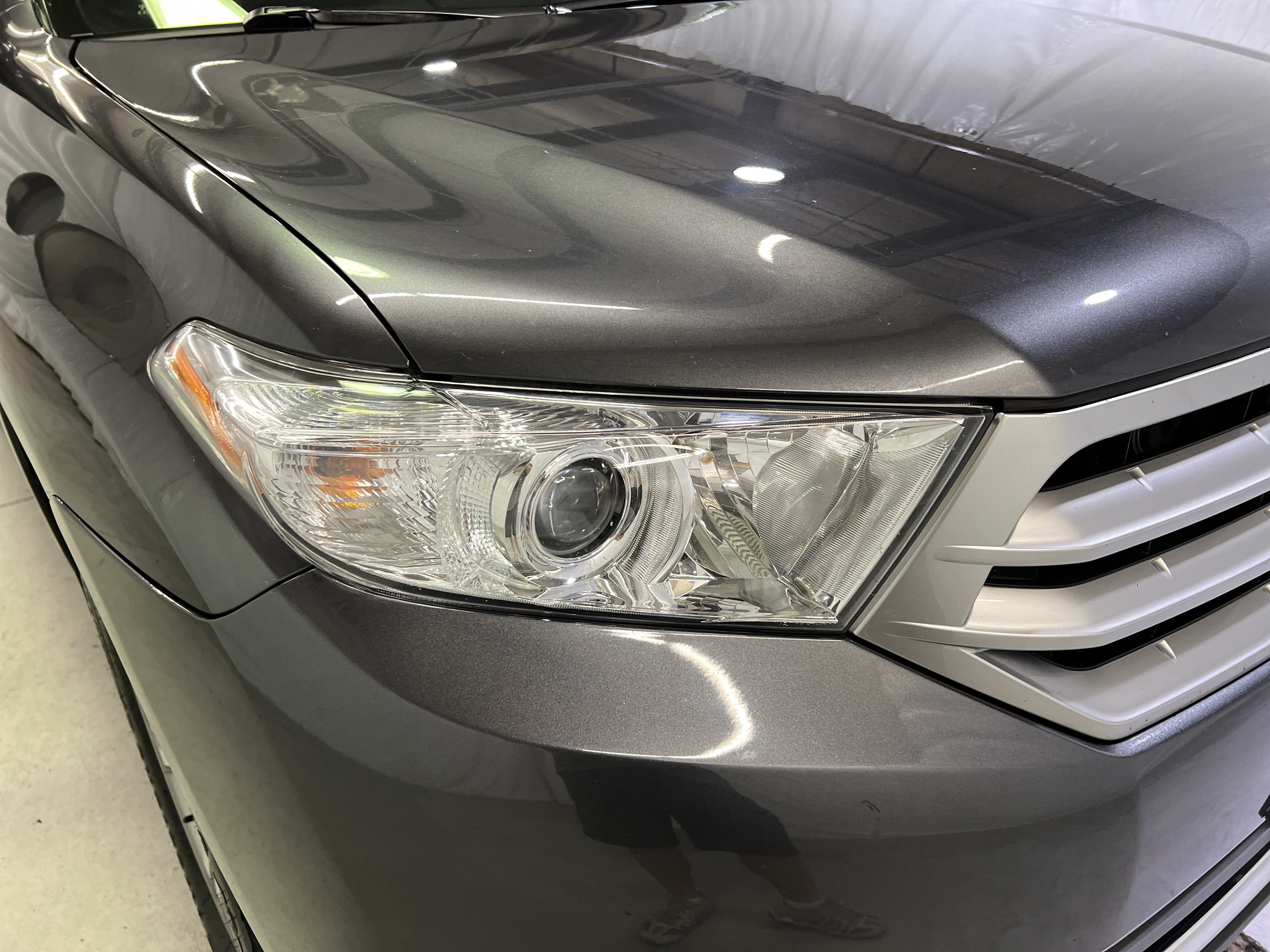 Used 2011 Toyota Highlander Limited w/ Tow Pkg FWD image 5