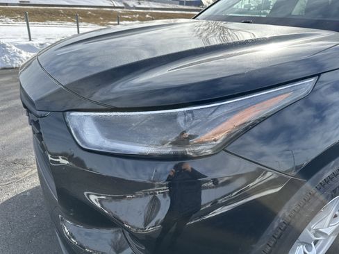 Used 2021 Toyota Highlander LE image 6